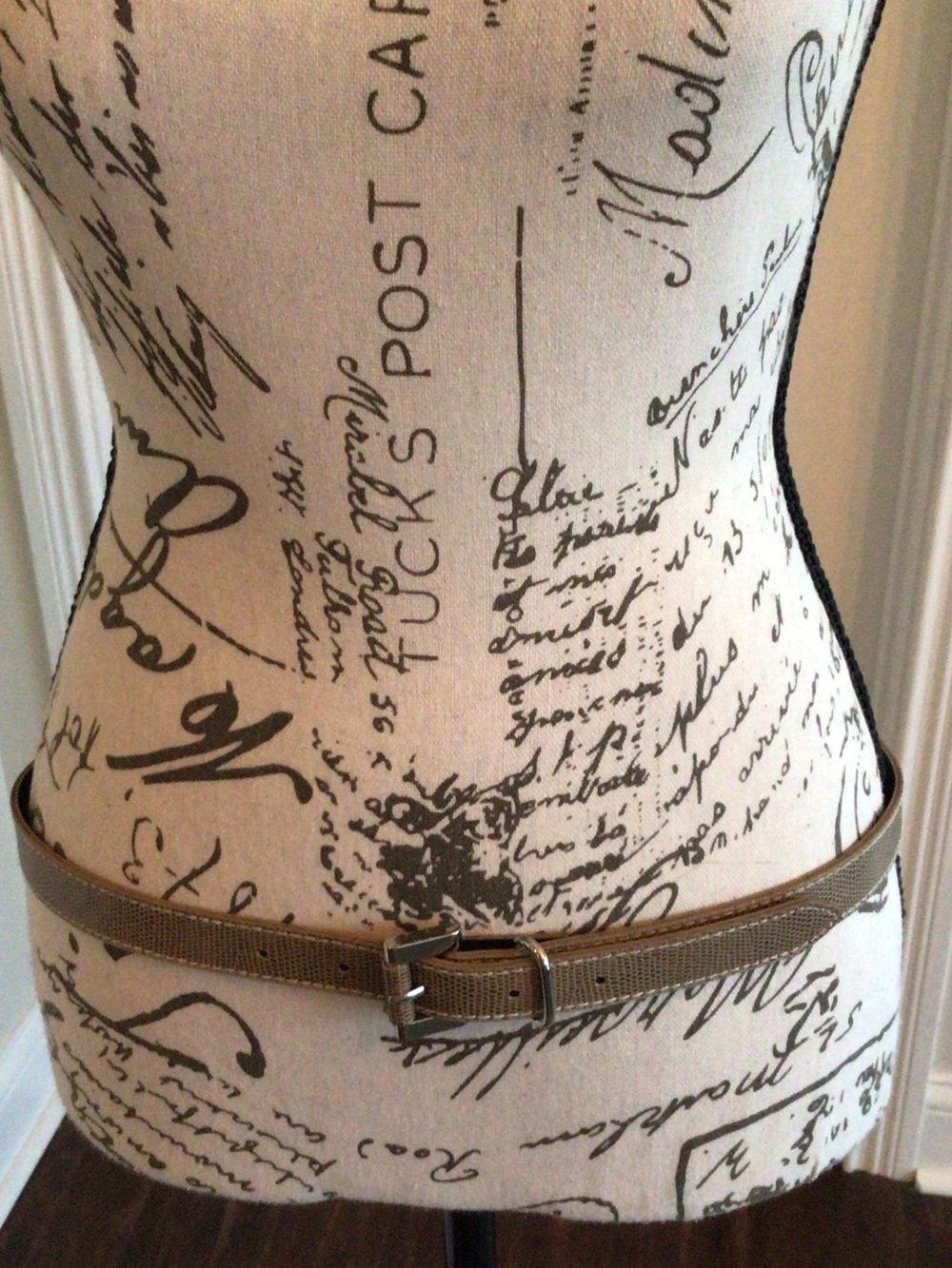 Bundle 2/$14 women’s Tan faux leather  textured  Belt with silver  Buckle Sz M/L